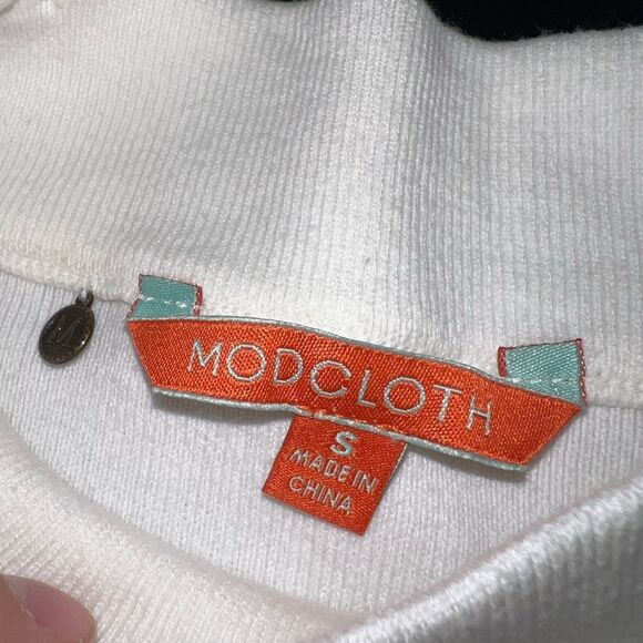 ModCloth White Mockneck Lace Detailed Sleeved Top Size Small EUC - Picture 4 of 7